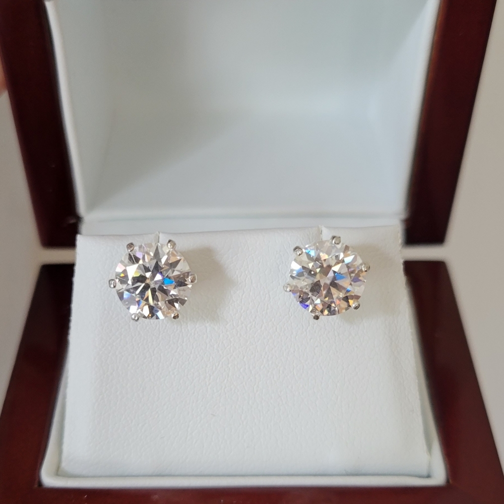 New 4ct Beautiful Moissanite Diamonds Stud Earrings - Picture 3 of 11